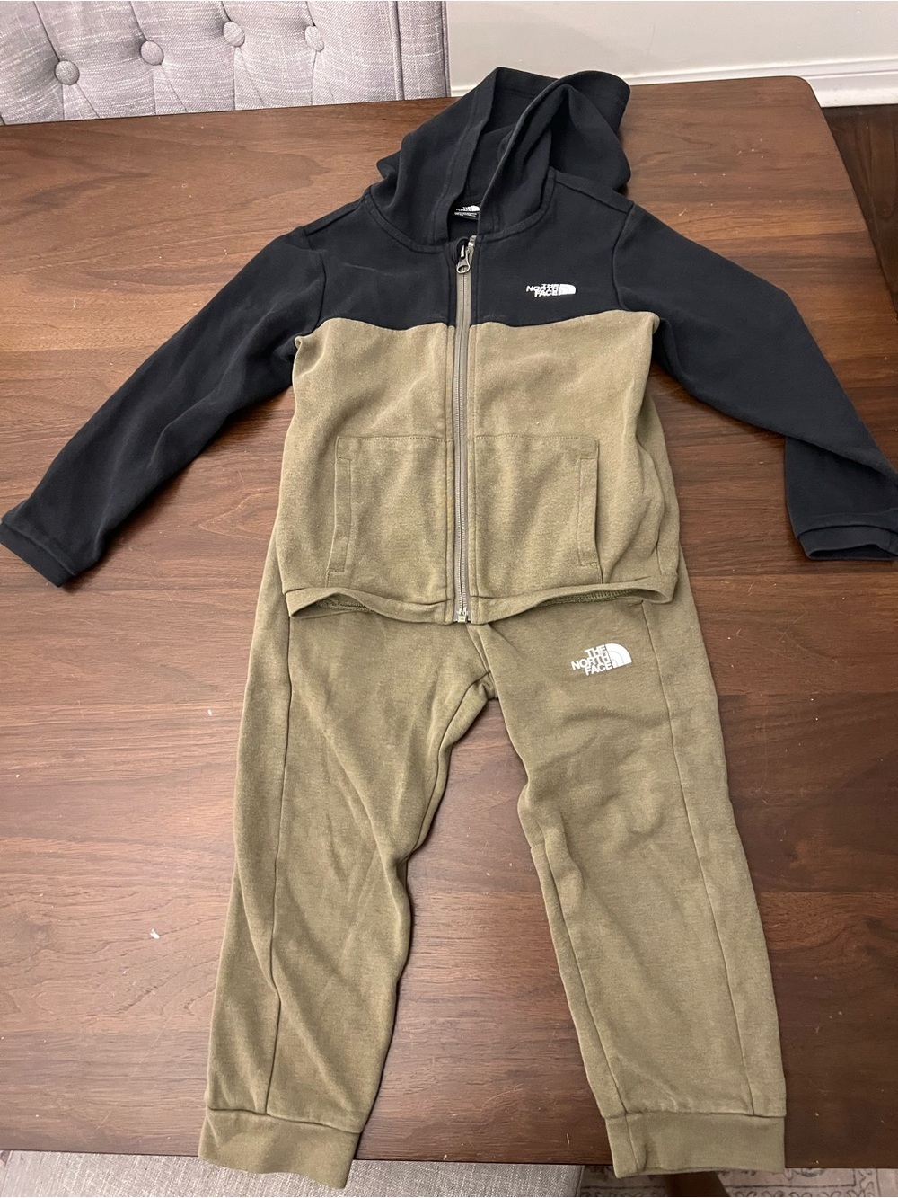 The North Face Kids Black and Olive Two-Tone Fleece Joggers Set